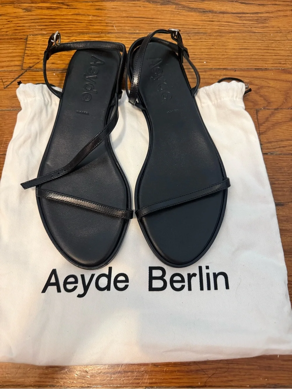 Never Worn Aeyde Nettie Leather Strap Sandals in black!